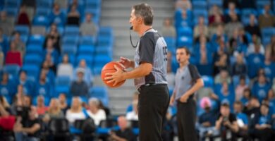 Basketball Referees: Definition, functions, signals and more